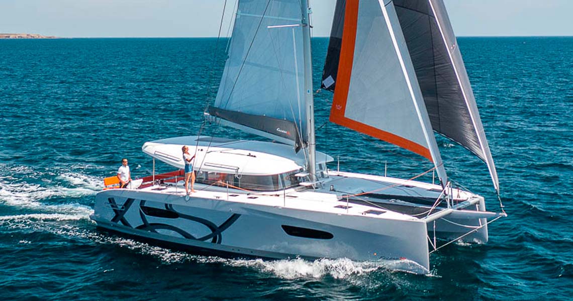 Conheça a linha de Catamarãs Excess