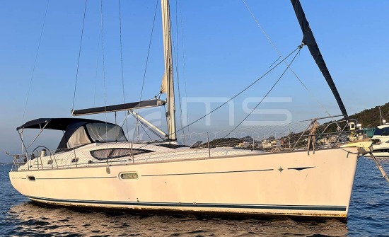 Jeanneau 42 Deck Salon 